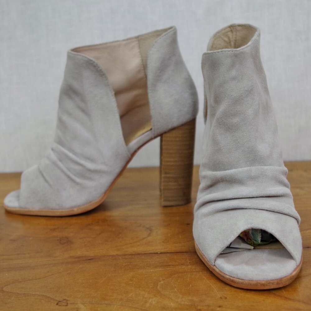 42 Gold Suede Open Toed Heeled Bootie Size 6.5